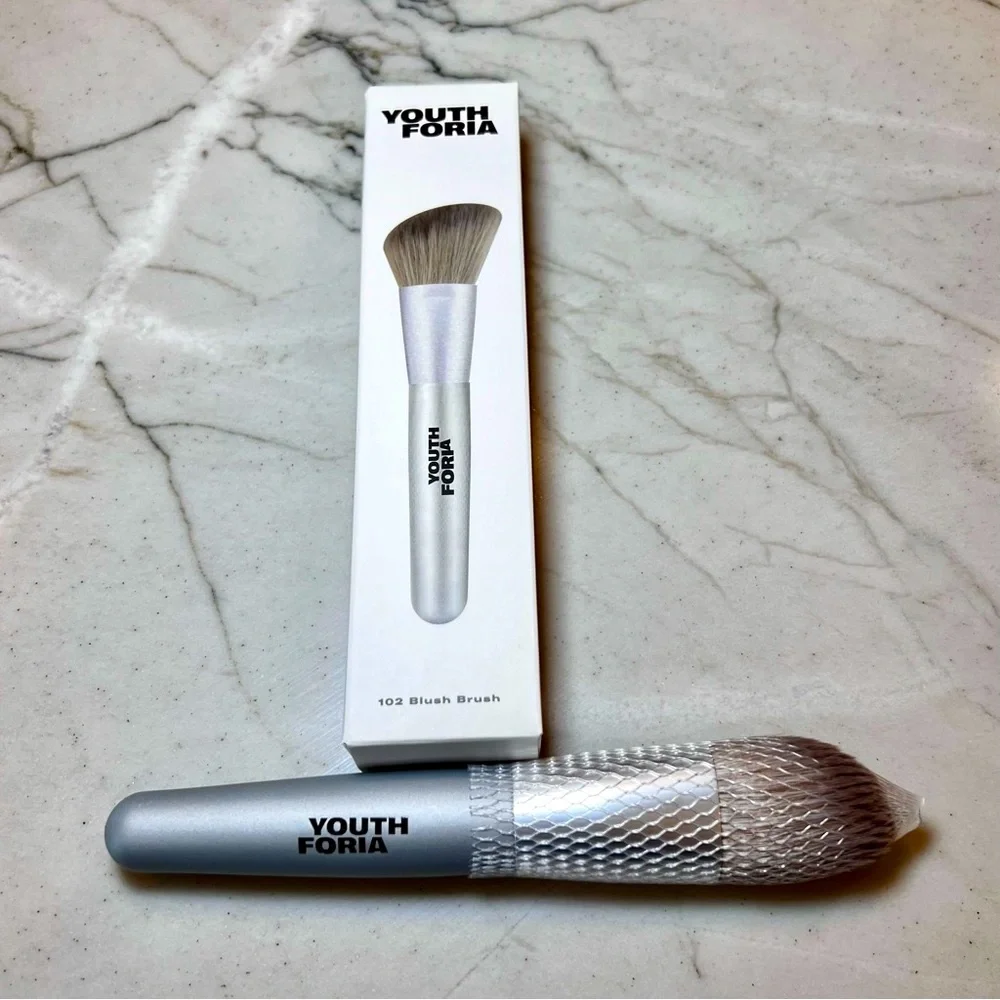 YOUTHFORIA 102 Angled Blush Brush NIB Clean Beauty Soft Synthetic Makeup Brush